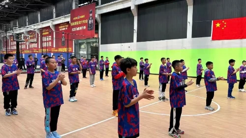 如何在封闭训练中培养篮球战术意识_0
